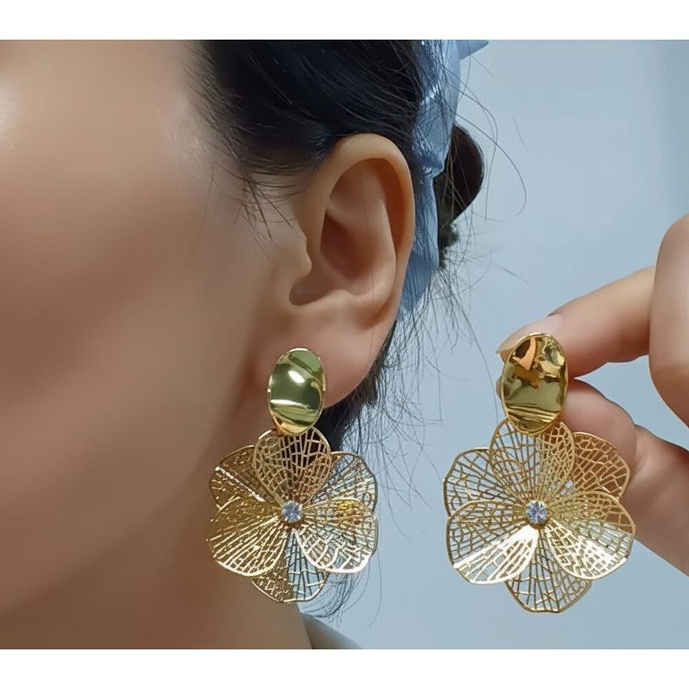 Trendy 2" clip on gold cutout dangle flower earrings with clear stone